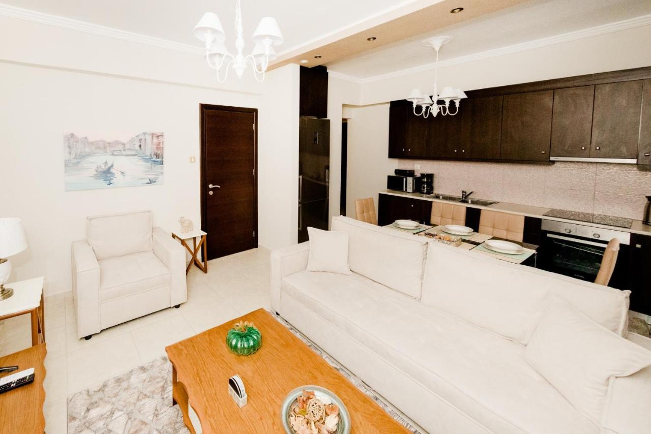 Best House, Ellinou Stratiotou, Ayia, Patra Luaran gambar